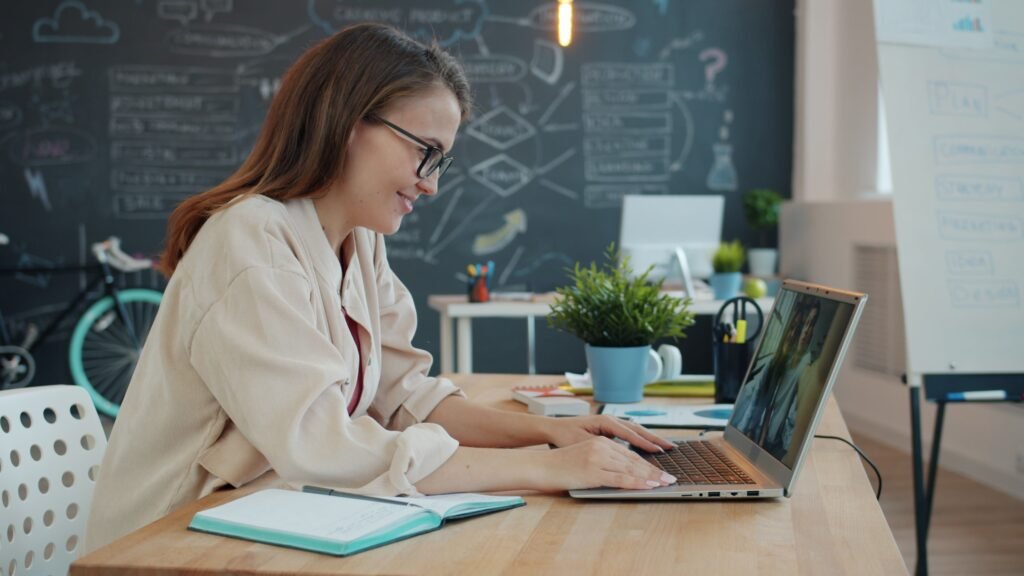 How to Learn English Language Quickly: Student learning English online on a laptop at home