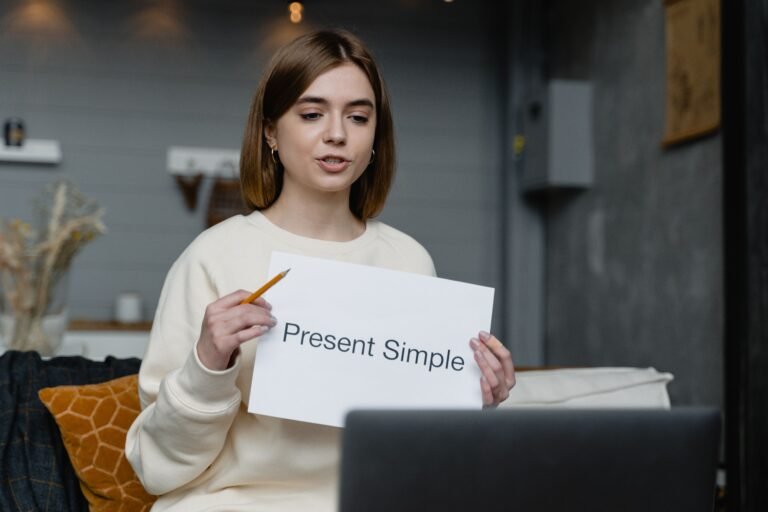 Online English tutor teaching the present simple tense